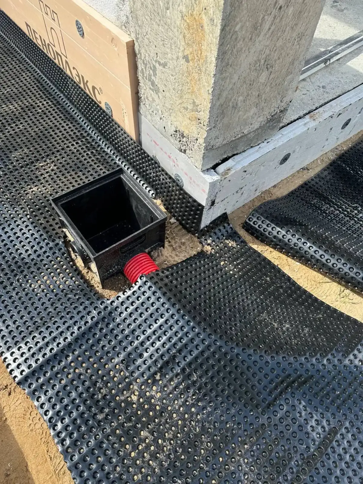 Утепленная отмостка с дренажом